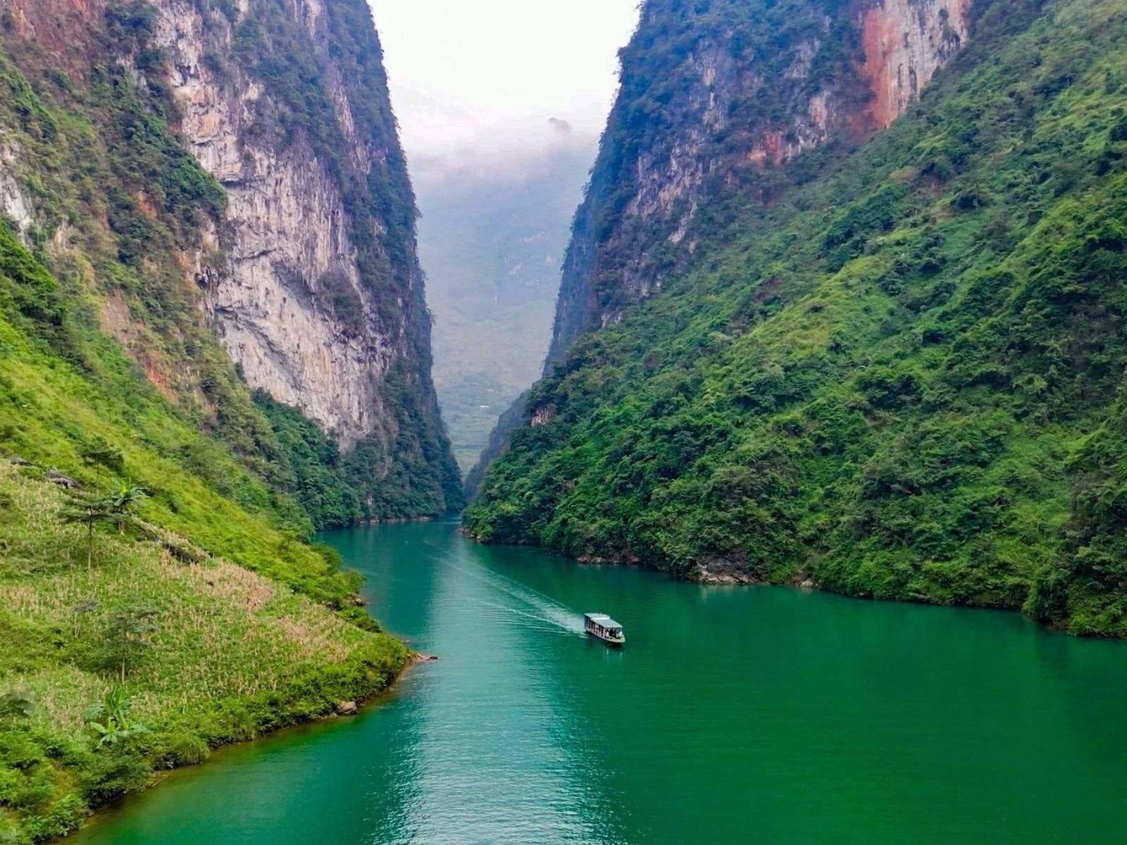 Ha Giang reaches peak beauty in November with breathtaking views